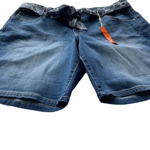 JAG Denim Jean Short with Belt  Carters Girlfriend Blue Reef Size 16 NWT - Picture 3 of 7